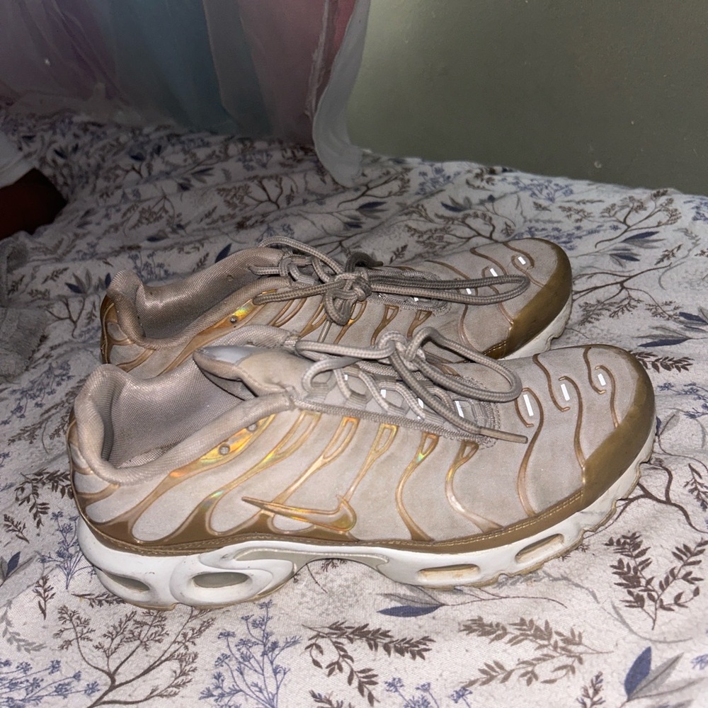 Nike Cream Sneakers